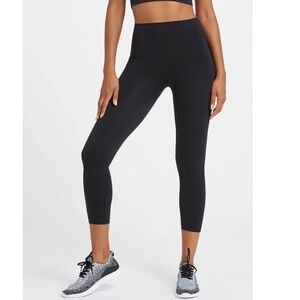 NWT SPANX ‘Look At Me Now’ Leggings Cropped Women’s 1X Very Black Shapewear